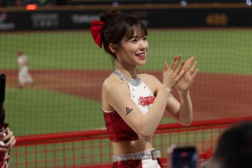 《Garena® 三角洲行動》席捲天母棒球場 李多慧領軍小龍女掀排隊熱潮