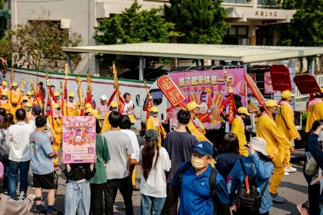 大甲媽遶境走不累！  《星城Online》祈福相伴 送錢母、休息車一路同行