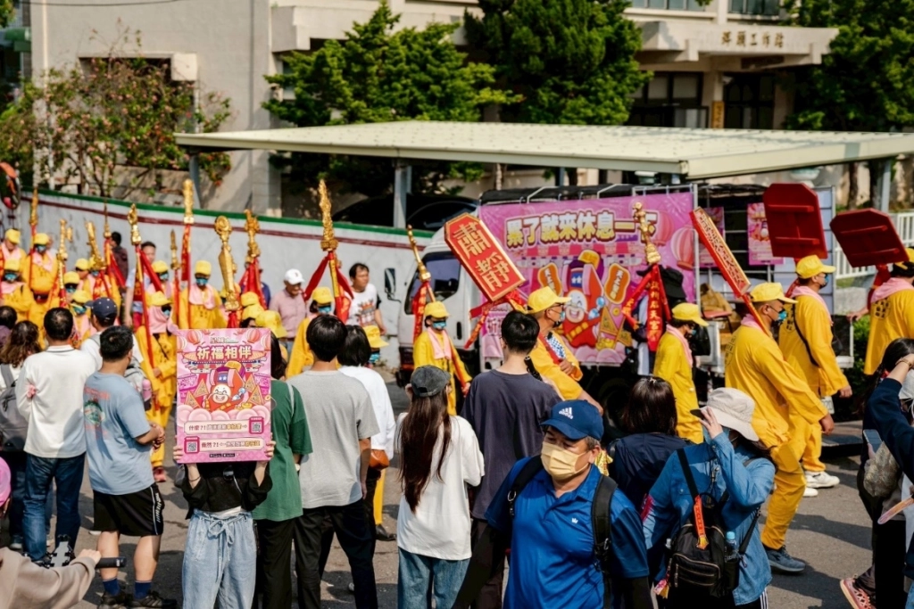大甲媽遶境走不累！  《星城Online》祈福相伴 送錢母、休息車一路同行