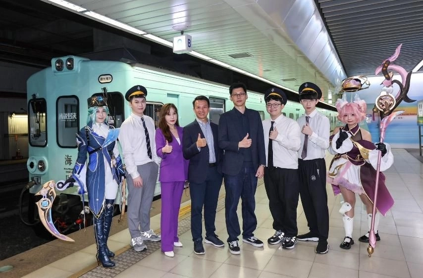 一張含有 服裝, 人員, 足部穿著, 男人 的圖片

AI 產生的內容可能不正確。