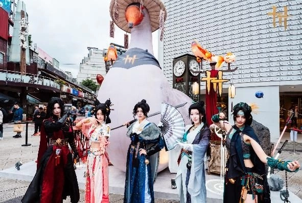 一張含有 服裝, 人員, 女人, 足部穿著 的圖片

AI 產生的內容可能不正確。