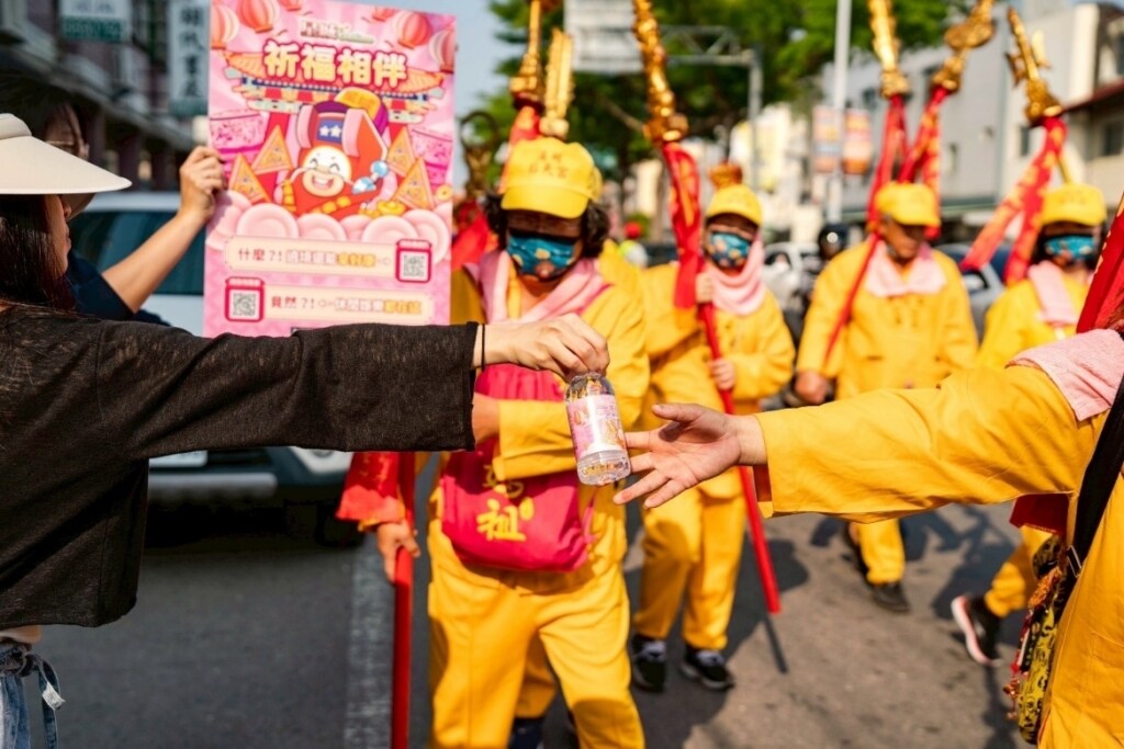 一張含有人員, 服裝, 戶外, 男人的圖片AI 產生的內容可能不正確。