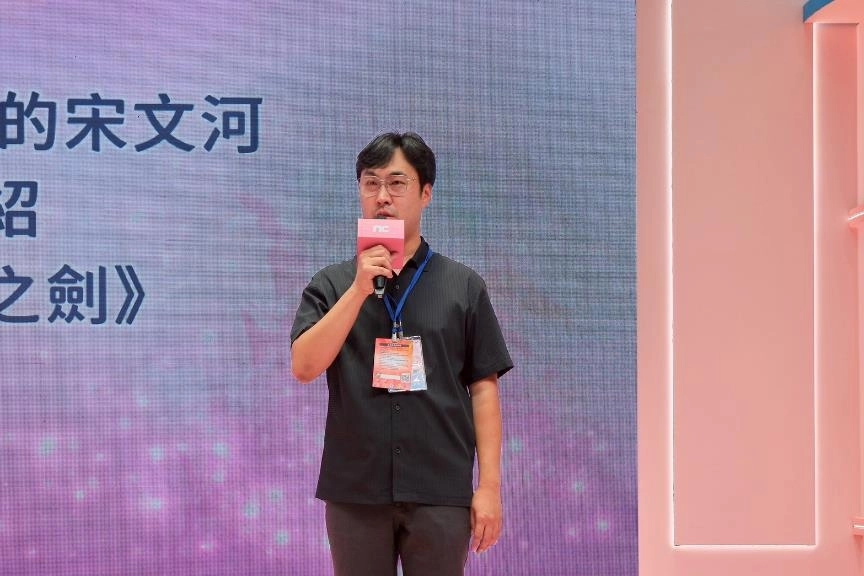 一張含有 服裝, 人的臉孔, 人員, 文字 的圖片

AI 產生的內容可能不正確。