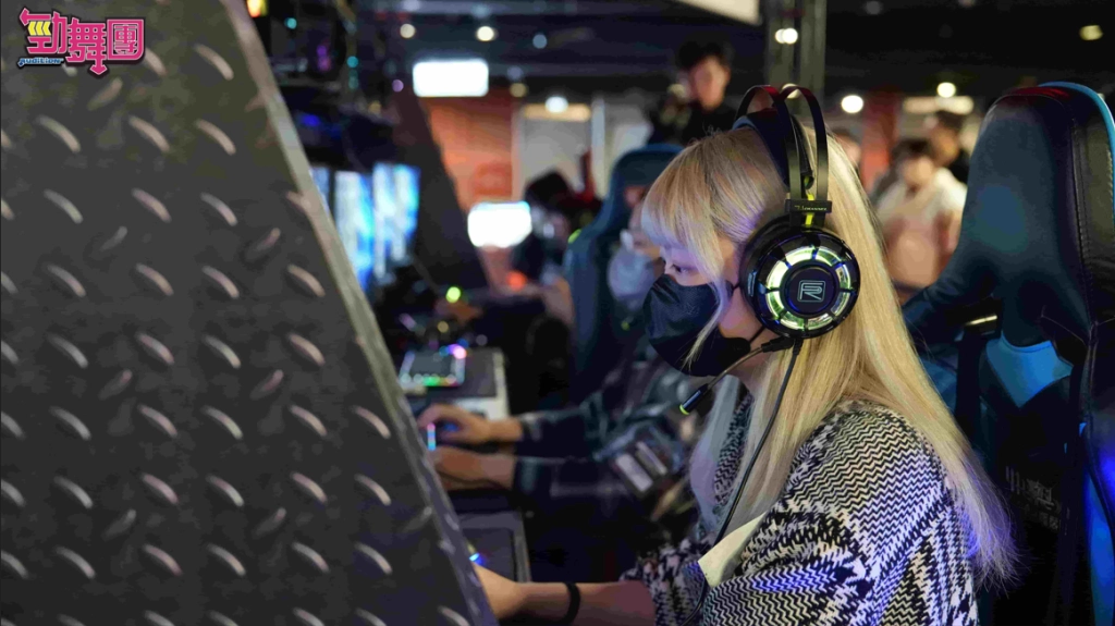 一張含有 服裝, 人員, 頭戴式耳機, 人的臉孔 的圖片

AI 產生的內容可能不正確。