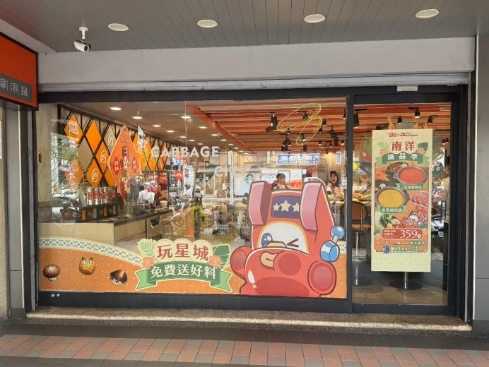 一張含有 商店, 店家, 零售, 陳列櫥窗 的圖片

AI 產生的內容可能不正確。