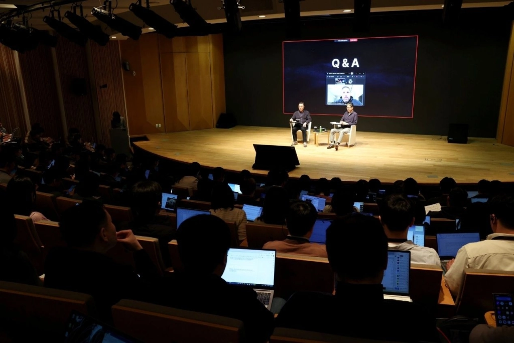 一張含有 室內, 會議, 電腦, 人員 的圖片

AI 產生的內容可能不正確。