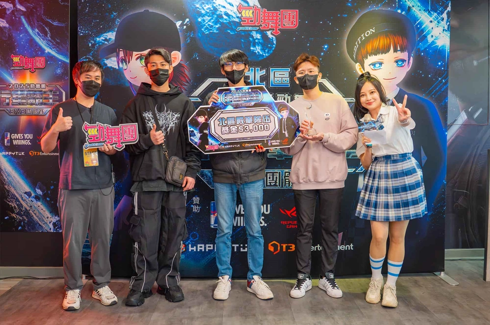 一張含有 服裝, 足部穿著, 人員, 人的臉孔 的圖片

AI 產生的內容可能不正確。