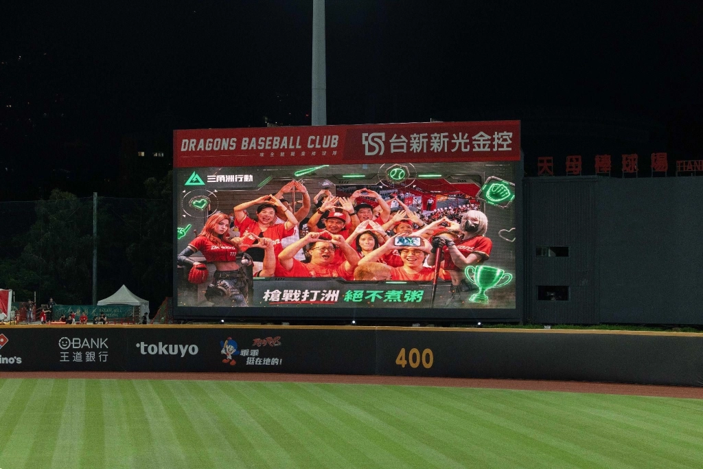 《Garena® 三角洲行動》席捲天母棒球場 李多慧領軍小龍女掀排隊熱潮