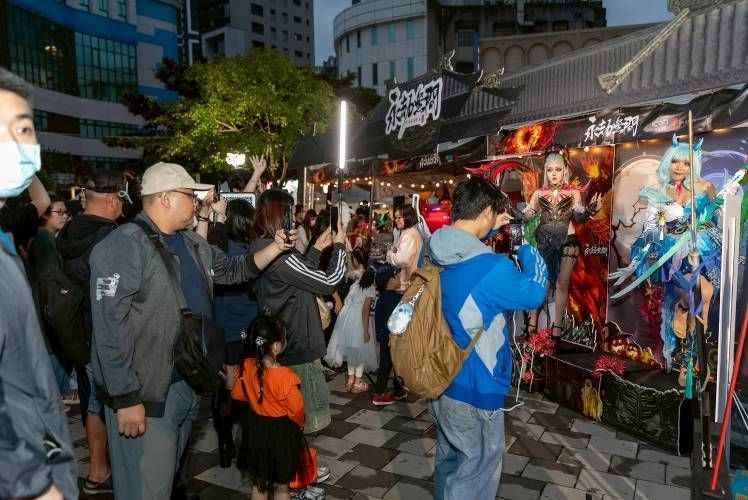 《永劫無間》萬聖節「劫境探寶」圓滿落幕! 胡桃、季瑩瑩現身府中踩街 引爆武俠狂潮