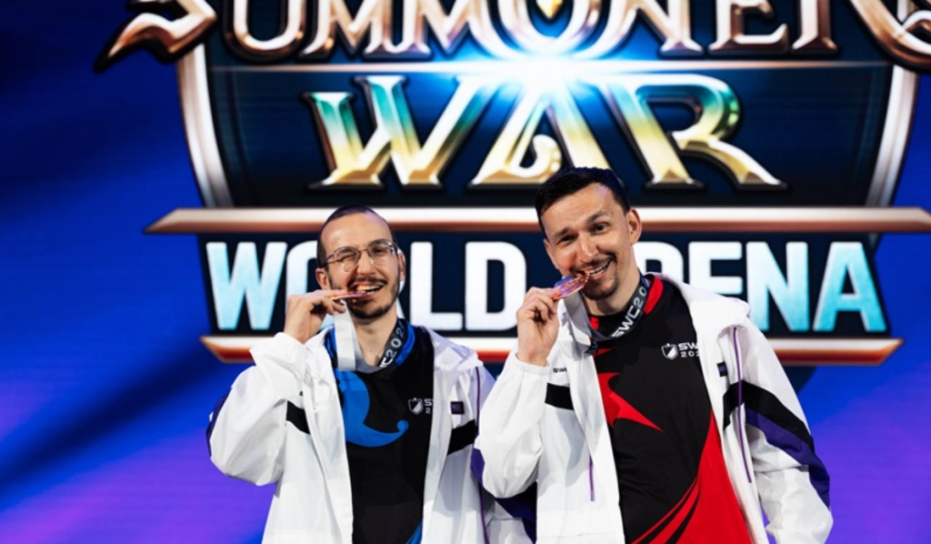 一張含有 服裝, 人員, 人的臉孔, 微笑 的圖片

AI 產生的內容可能不正確。