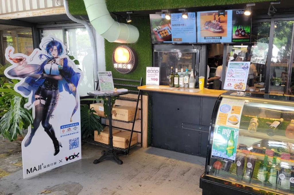 一張含有 傢俱, 零售, 店家, 瓶子 的圖片

自動產生的描述