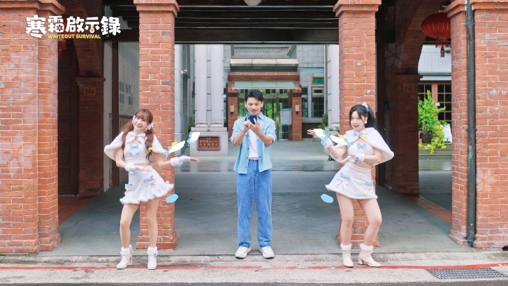 一張含有 服裝, 建築, 人員, 足部穿著 的圖片

AI 產生的內容可能不正確。
