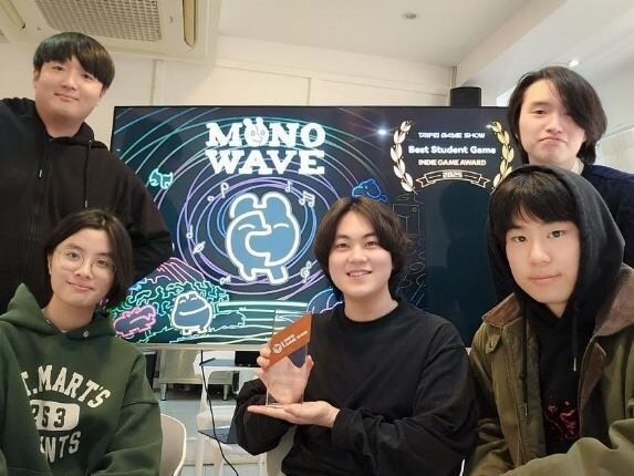 인간의 얼굴, 의류, 사람, 미소이(가) 표시된 사진

AI가 생성한 콘텐츠는 부정확할 수 있습니다.