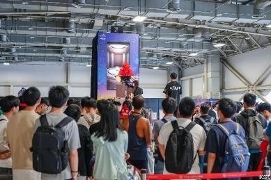 空港にいる人たち

AI 生成コンテンツは誤りを含む可能性があります。