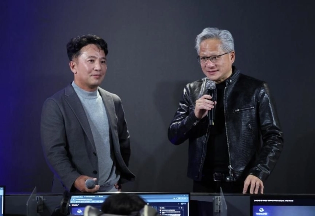 NVIDIA執行長黃仁勳現身《AION2》網咖活動現場，  並以RTX Spark展示新作