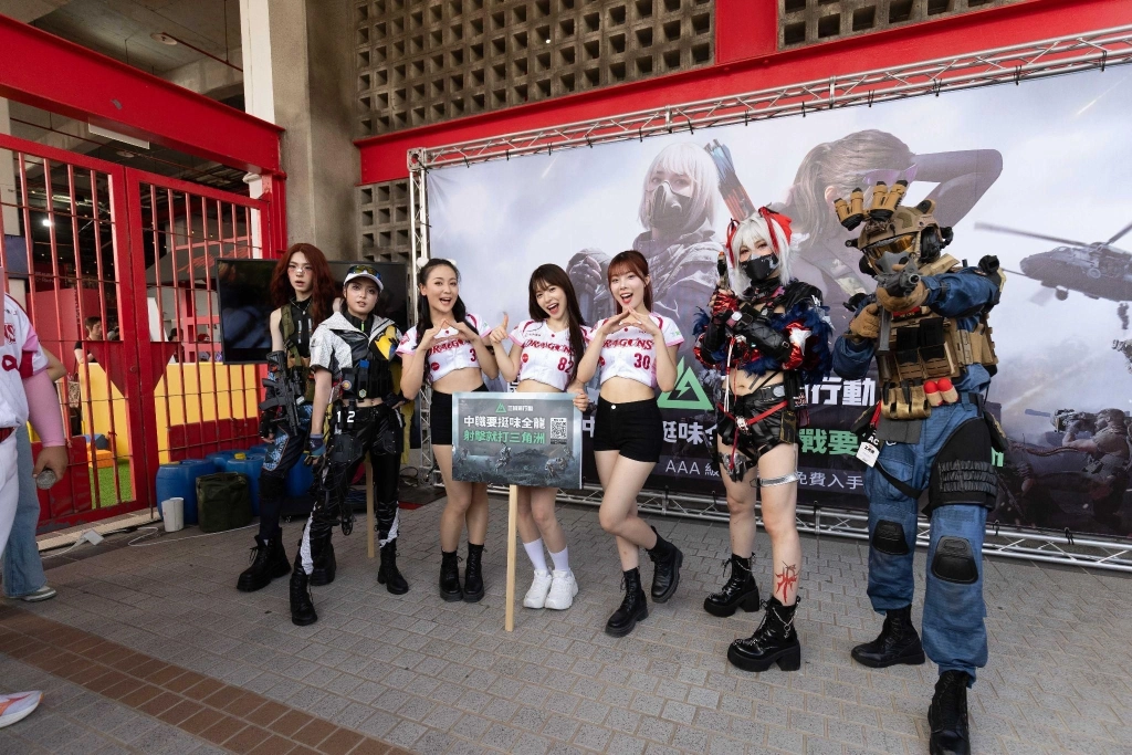 《Garena® 三角洲行動》席捲天母棒球場 李多慧領軍小龍女掀排隊熱潮