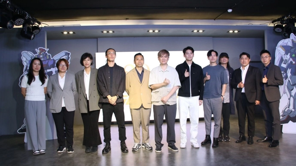 一張含有 服裝, 人員, 男人, 足部穿著 的圖片

AI 產生的內容可能不正確。