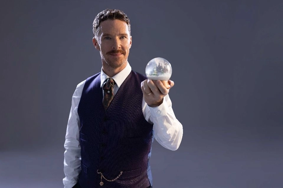 A person holding a crystal ball
AI-generated content may be incorrect.