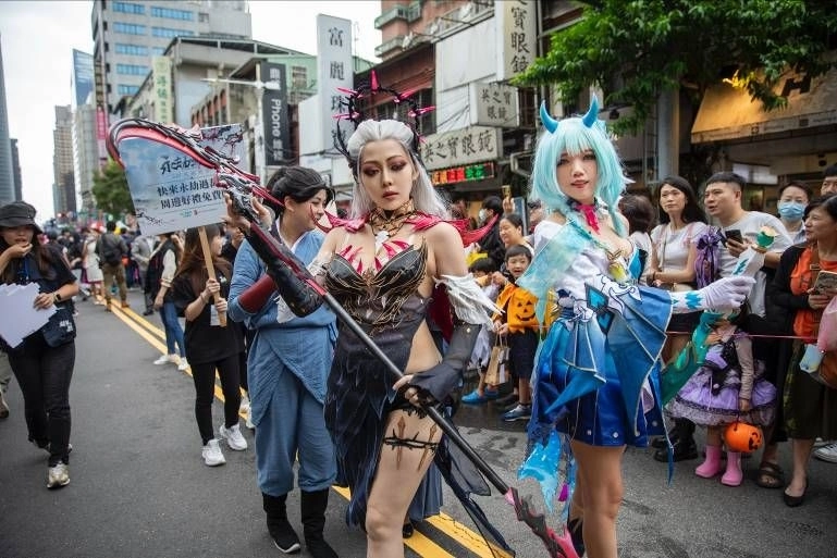 《永劫無間》萬聖節「劫境探寶」圓滿落幕! 胡桃、季瑩瑩現身府中踩街 引爆武俠狂潮