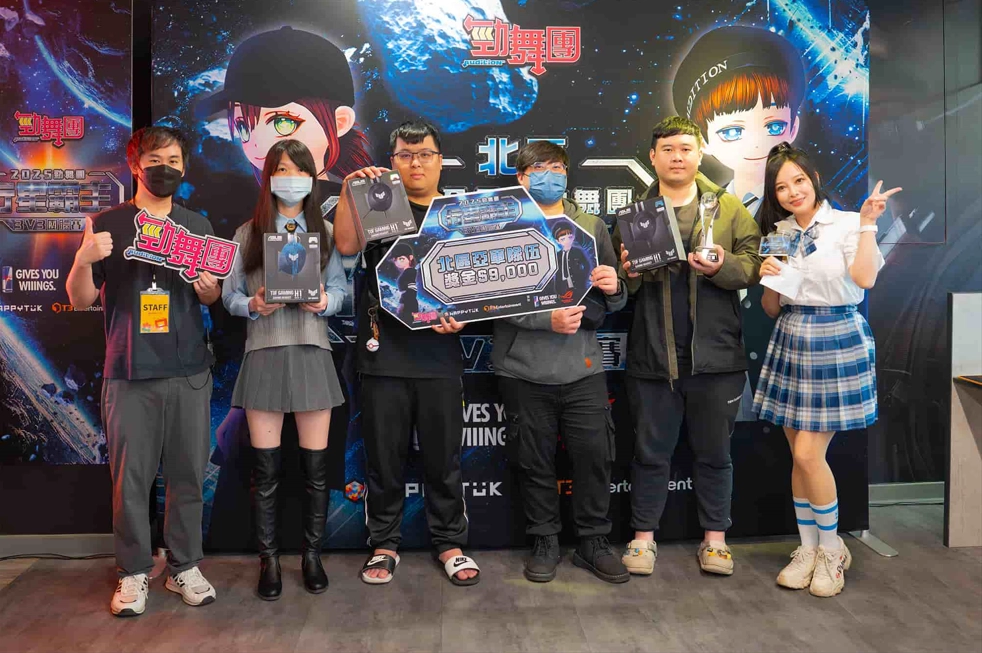 一張含有 服裝, 人員, 足部穿著, 人的臉孔 的圖片

AI 產生的內容可能不正確。